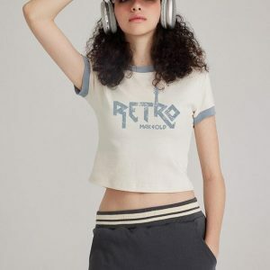 Retro Y2K Graphic Tee: Vintage 90s Aesthetic for Effortless Style