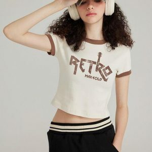 Retro Y2K Graphic Tee: Vintage 90s Aesthetic for Effortless Style