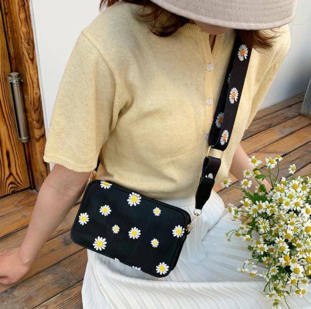 Y2K Aesthetic Daisy Flower Handbag for Trendy Summer Outfits