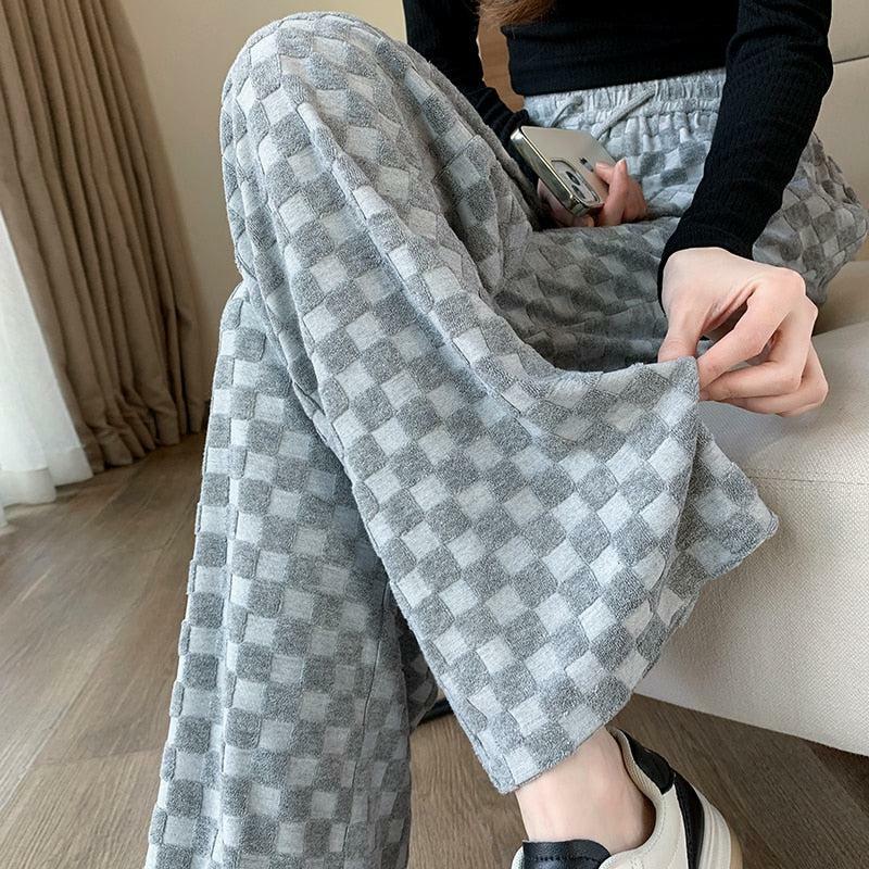 Y2K Checkered Sweatpants: Trendy Grunge Style for Effortless Summer Vibes