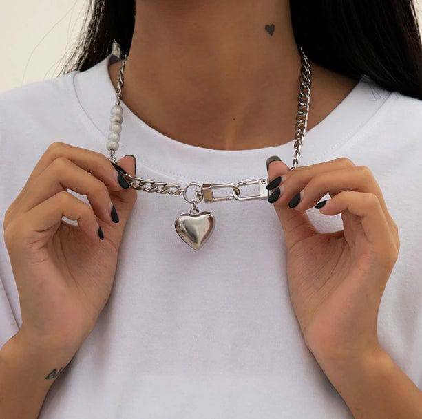 Y2K Chunky Heart Necklace: Trendy Gold Accessory for 2000s Fashion