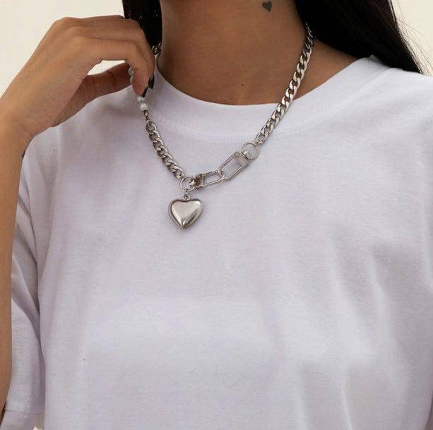 Y2K Chunky Heart Necklace: Trendy Gold Accessory for 2000s Fashion