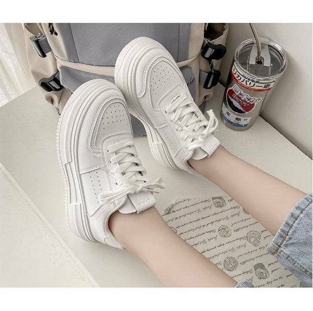 Y2K Classic White Sneakers for Effortless Summer Outfits & Aesthetic Looks