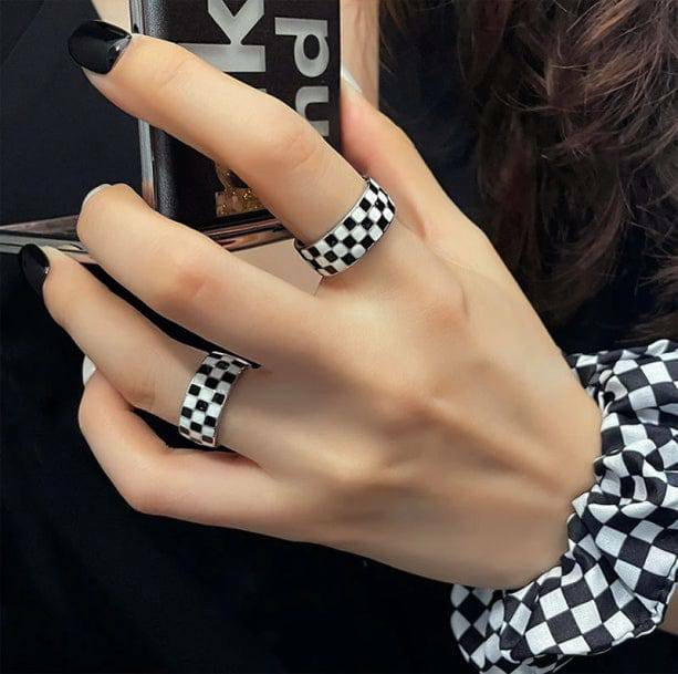 Y2K Fashion Checkered Rings: Trendy Accessories for Summer Outfits