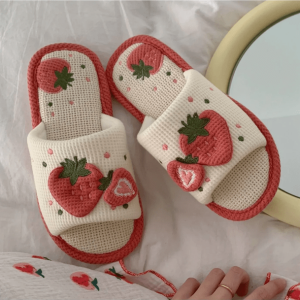 Y2K Fashion Strawberry Slippers: Cute Summer Footwear for Trendy Outfits