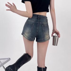 Y2K Grunge Denim Shorts: Trendy 90s Fashion for Effortless Summer Style