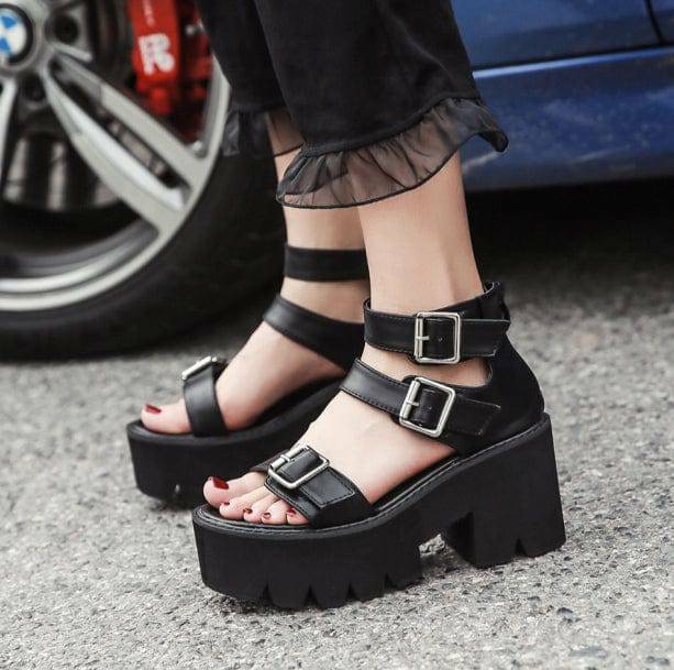 Y2K Grunge Style Sandals for Trendy Summer Outfits and Aesthetic Looks