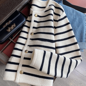 Y2K Nautical Sweater: Trendy 90s Fashion for Summer Outfits