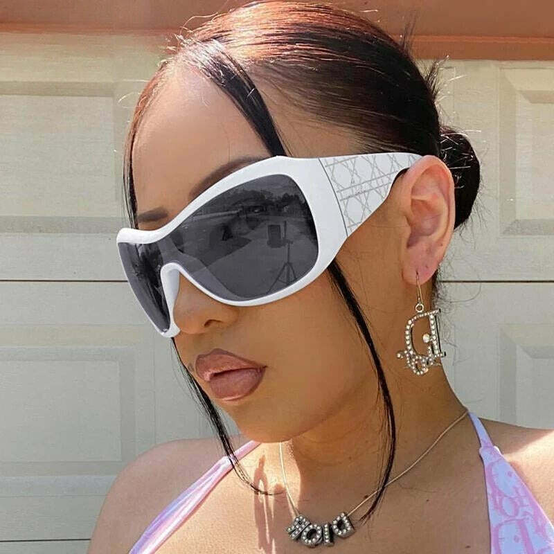 Y2K Oversized Shield Sunglasses for Trendy Summer Outfits & Aesthetic Looks