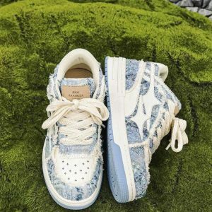 Y2K Star Patch Sneakers: Trendy Grunge Style for Summer Outfits